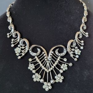 Beautiful Detail Rhinestone  Necklace